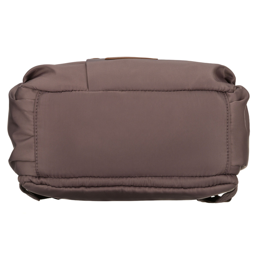 Nylonowy plecak damski w beżowym kolorze zawieszony na regulowanych szelkach - Peterson