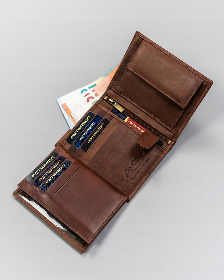 Duży, skórzany portfel męski w orientacji pionowej - Peterson