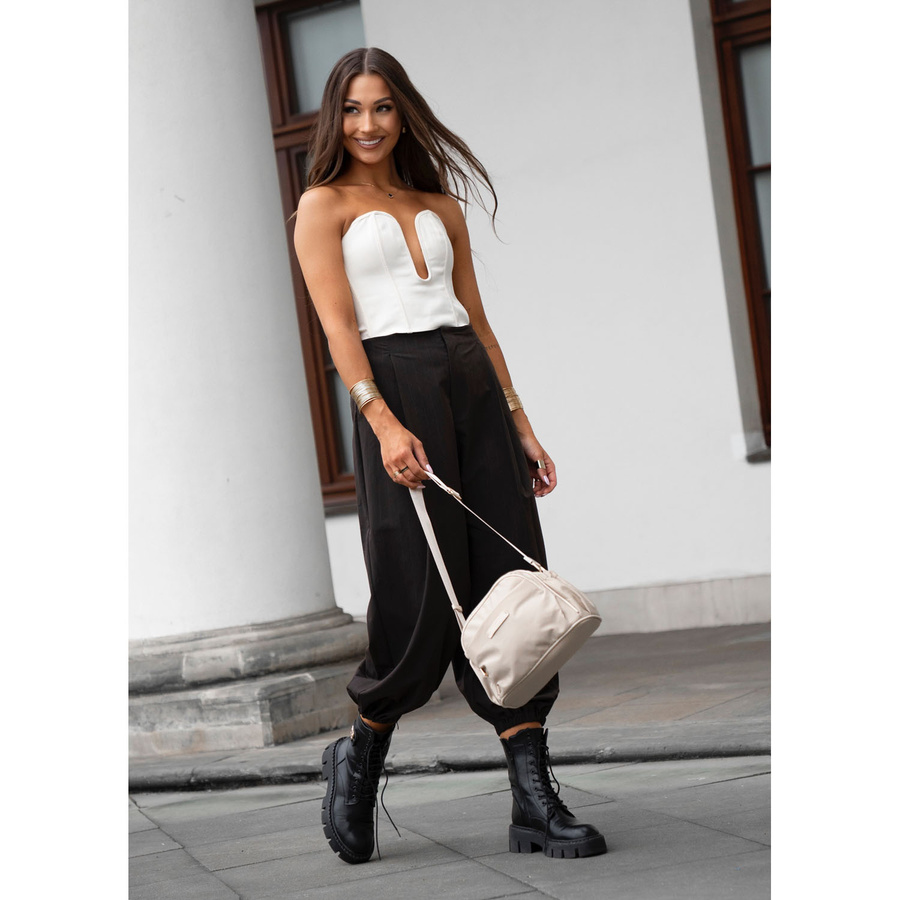 Nylonowa, beżowa listonoszka damska z sześcioma dodatkowymi kieszeniami - Peterson