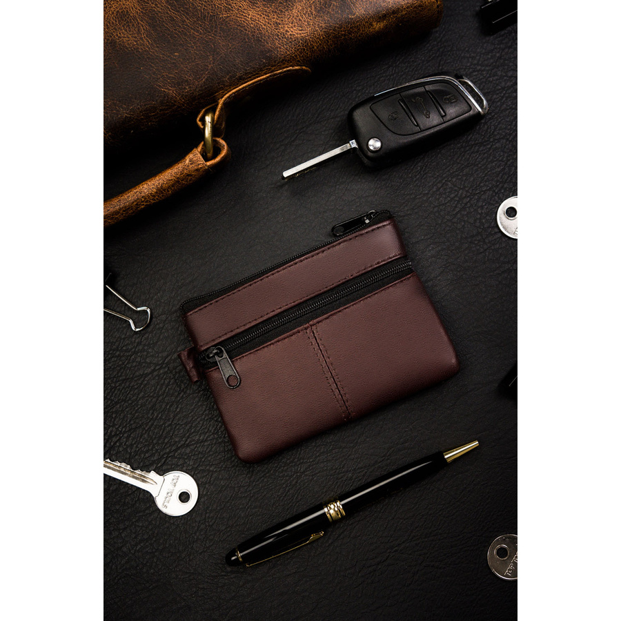 Etui ze skóry naturalnej w brązowym kolorze z kieszonkami na suwak