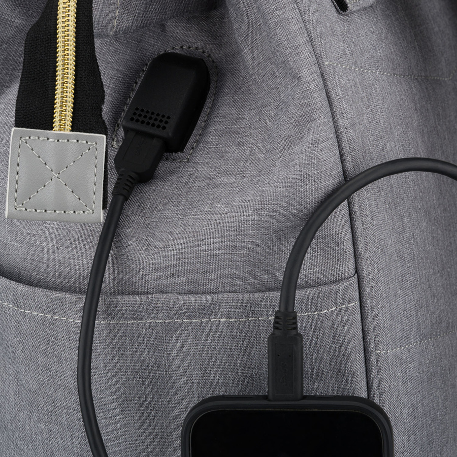 Plecak damski z poliestru w szarym kolorze zamykany bezpiecznym suwakiem - Peterson