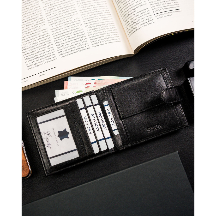 Czarny, poziomy, pojemny portfel męski ze skóry naturalnej zamykany zatrzaskiem - Ronaldo