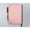 Różowy notes w formacie B6 zadrukowany w kropki, wyposażony w gumkę zamykającą - Peterson