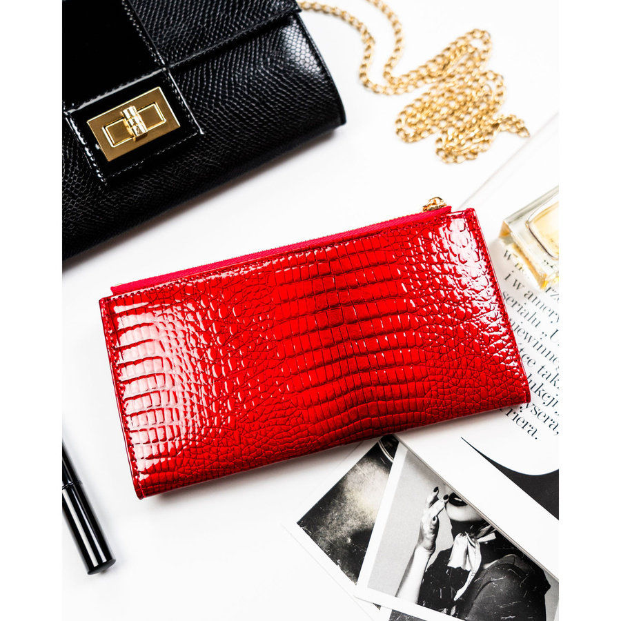 Duży, poziomy portfel damski ze skóry ekologicznej w czerwonym kolorze z tłoczeniem na wzór skóry krokodyla - Peterson