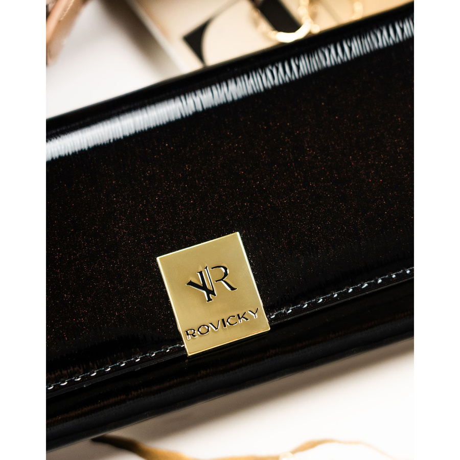 Duży portfel damski z lakierowanej skóry naturalnej w czarnym kolorze zamykany na zatrzask - Rovicky