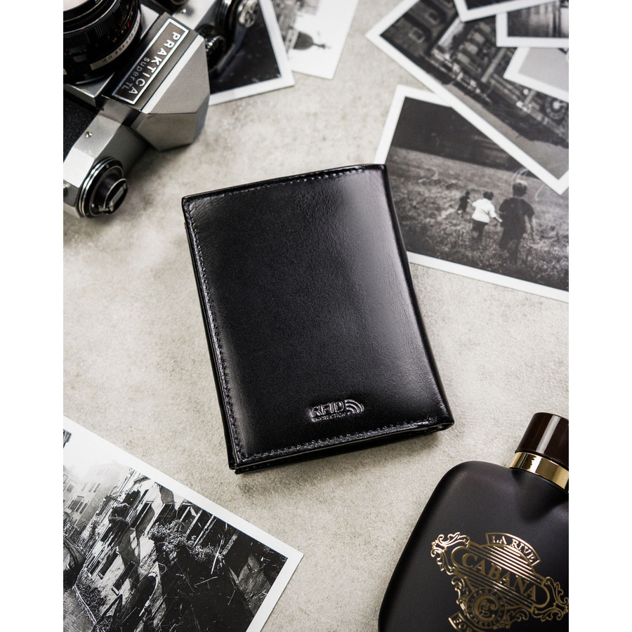 Duży, czarny portfel męski ze skóry naturalnej bez zapięcia zewnętrznego - Peterson