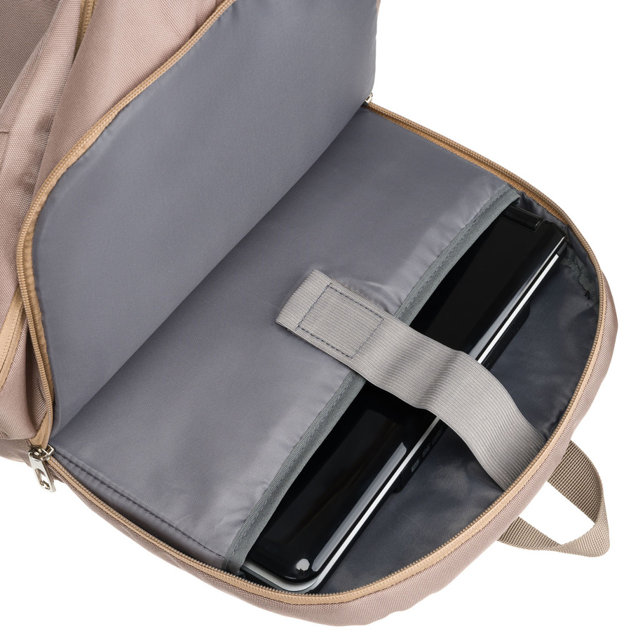 Pojemny, sportowy plecak z nylonu w beżowym kolorze, zawieszony na regulowanych szelkach - Peterson