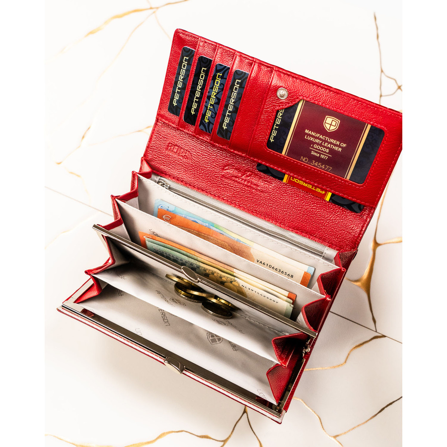 Czerwony, duży portfel damski ze skóry naturalnej z tłoczeniem na wzór skóry krokodyla - Peterson