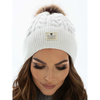 Biała czapka zimowa z pomponem w naturalnym odcieniu - Peterson