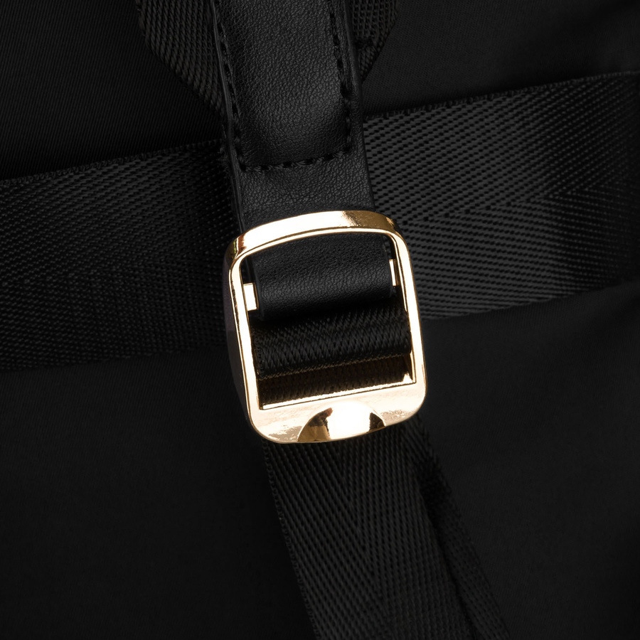 Czarny, nylonowy plecak damski z uchwytem do mocowania na walizce - Peterson