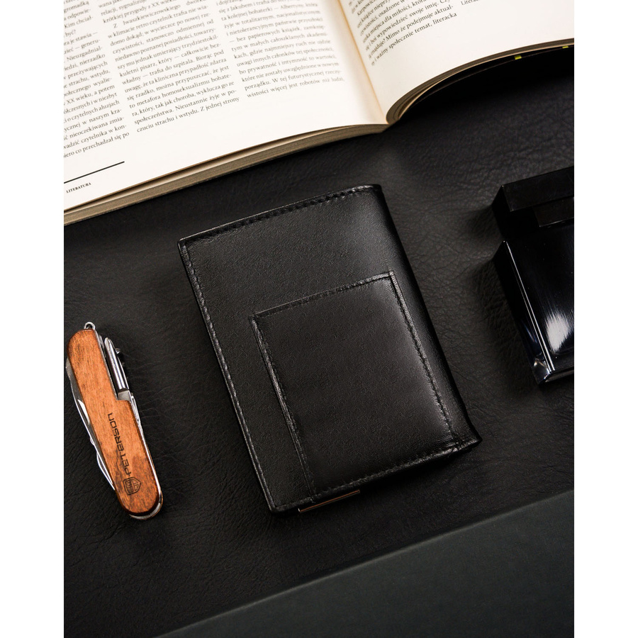 Klasyczny, pionowy portfel męski ze skóry naturalnej w czarnym kolorze - 4U Cavaldi
