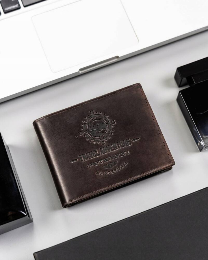 Skórzany portfel męski z ozdobnym tłoczeniem - Peterson