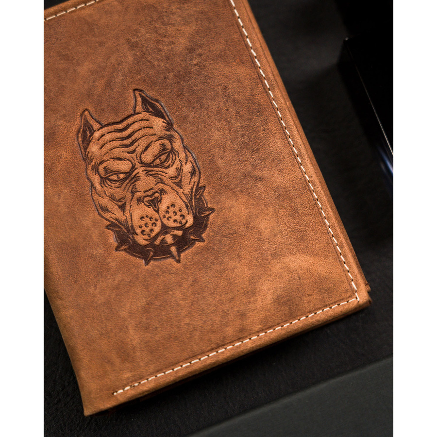 Portfel męski ze skóry naturalnej z tłoczeniem w kształcie głowy psa