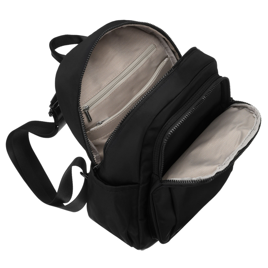 Praktyczny, czarny plecak damski wykonany z poliestru, jednokomorowy - Peterson