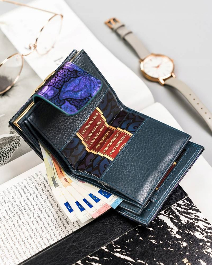 Mały, skórzany portfel damski na zatrzask - Peterson