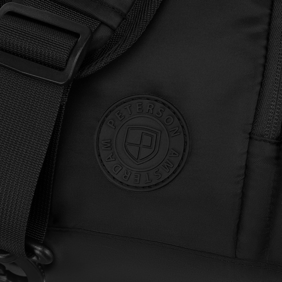 Czarna, sportowa torba podróżna na ramię - Peterson