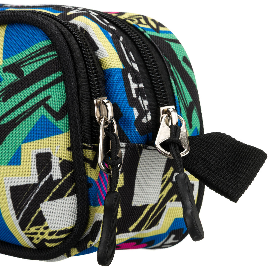 Piórnik szkolny z poliestru ze wzorem imitującym graffiti, zapinany suwakami - Peterson