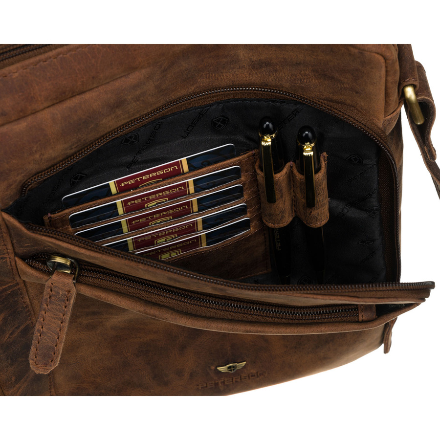 Skórzana listonoszka męska w brązowym kolorze zawieszona na regulowanym pasku - Peterson