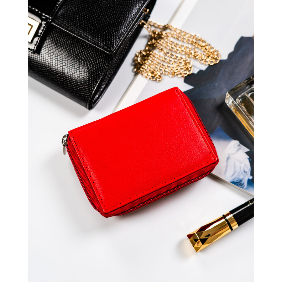 Mały portfel w czerwonym kolorze zamykany na zatrzask - Rovicky