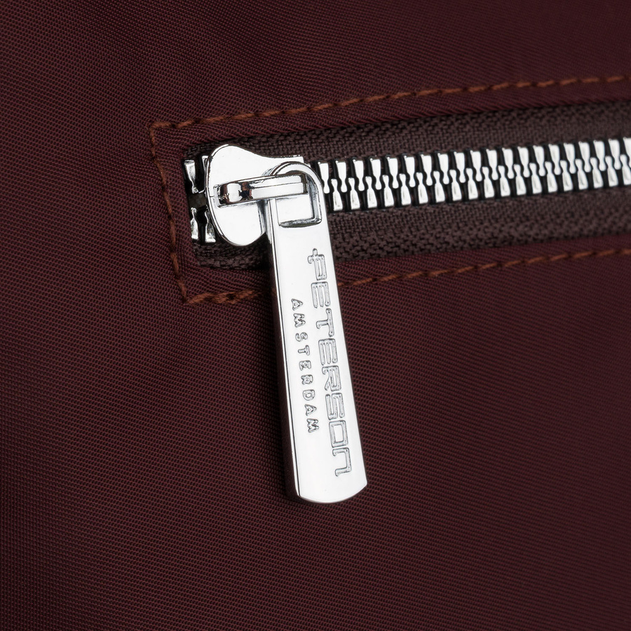 Miejska torebka damska z poliestru i skóry ekologicznej w bordowym kolorze, jednokomorowa - Peterson