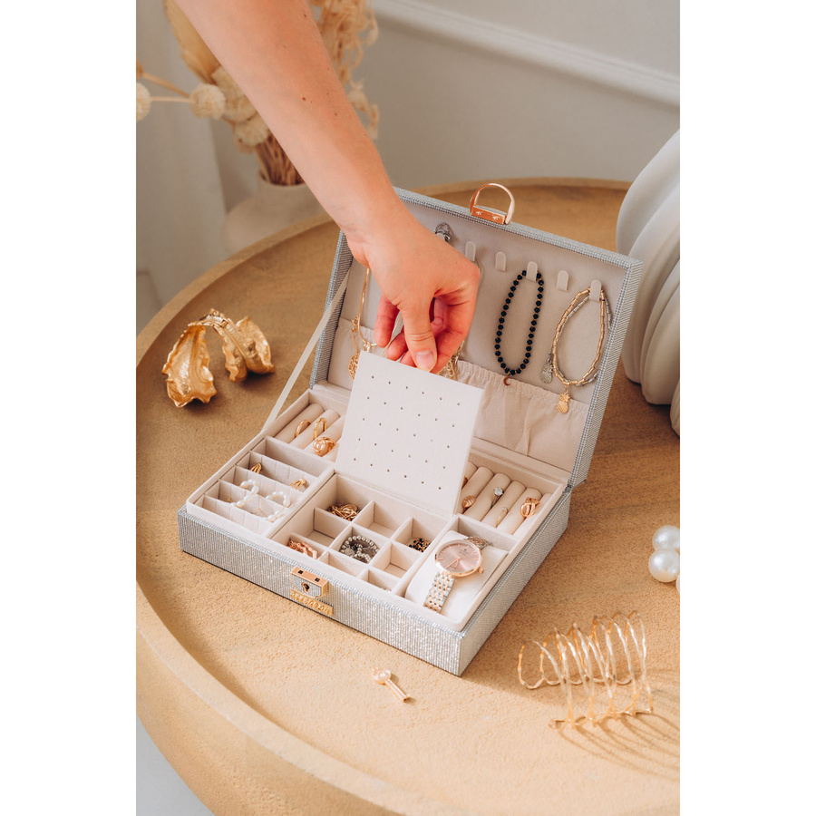 Srebrna szkatułka na biżuterię z dedykowanym miejscem na zegarek, zamykana kluczykiem i zatrzaskiem - Peterson