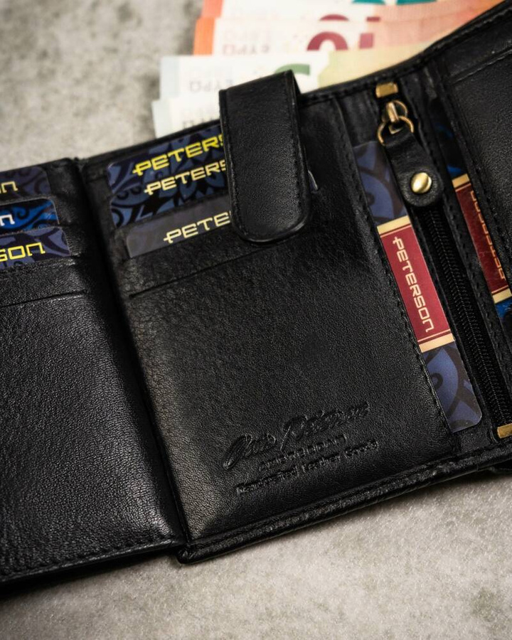 Zestaw prezentowy: skórzany portfel bez zapięcia i brelok - Peterson