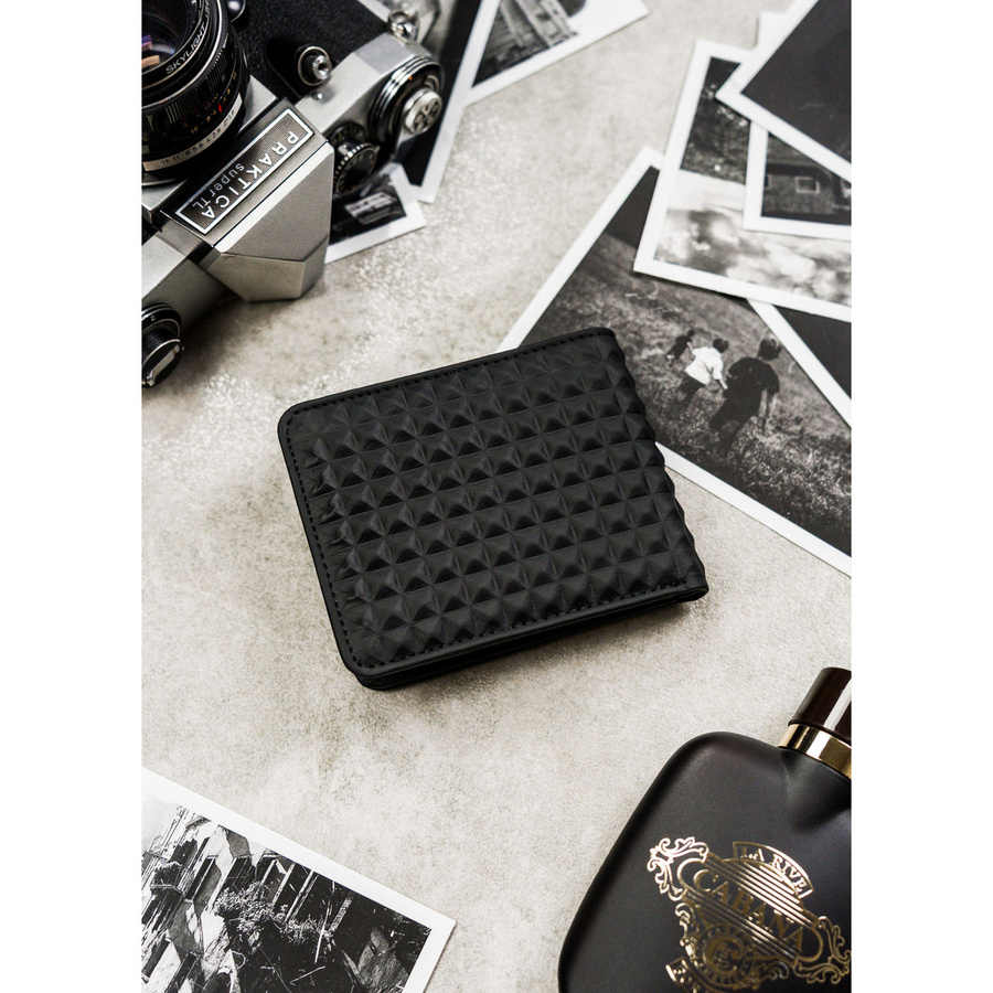 Czarny portfel męski z modnym, geometrycznym wzorem, bez zapięcia zewnętrznego - Peterson