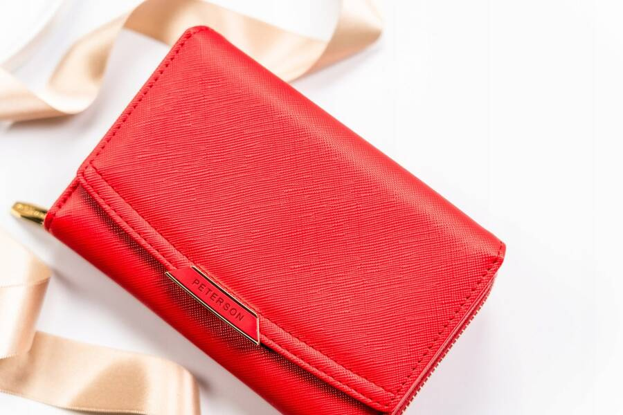 Elegancki portfel damski ze skóry ekologicznej zamykany na zatrzask - Peterson