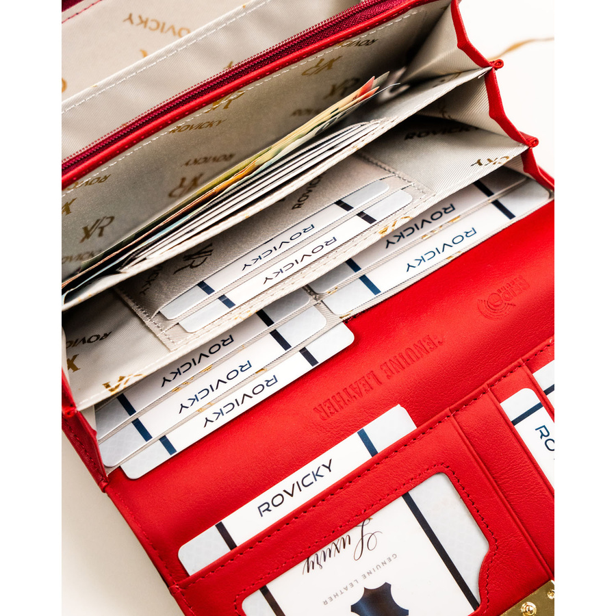 Skórzany, duży portfel damski w czerwonym kolorze zamykany na zatrzask - Rovicky