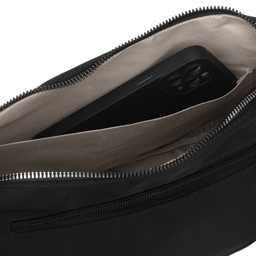 Czarna listonoszka damska z poliestru, jednokomorowa z zewnętrzną kieszonką - Peterson