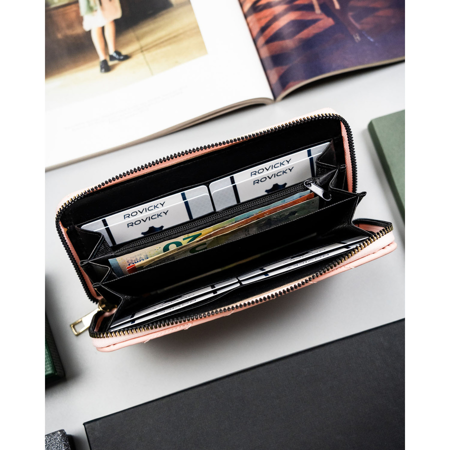 Różowy, duży portfel damski ze skóry ekologicznej w jodełkę zamykany suwakiem - 4U Cavaldi