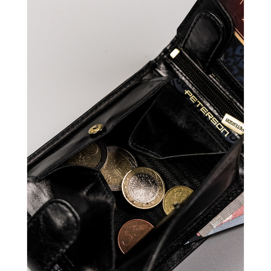 Duży, poziomy portfel męski wykonany ze skóry naturalnej w czarnym kolorze - Peterson