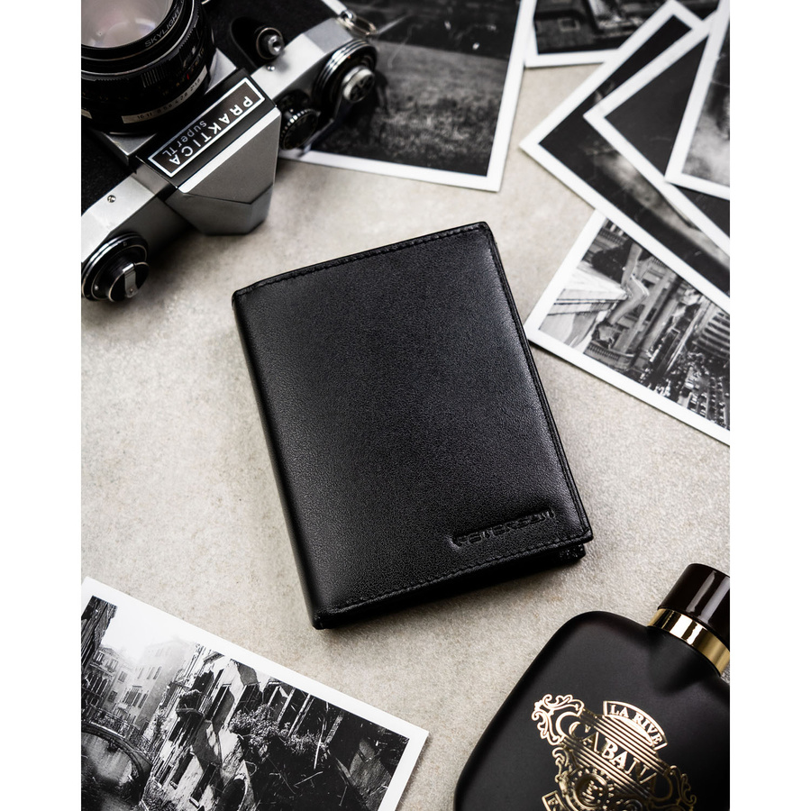 Portfel męski ze skóry naturalnej w czarnym kolorze z systemem RFID i w zestawie z brelokiem - Peterson