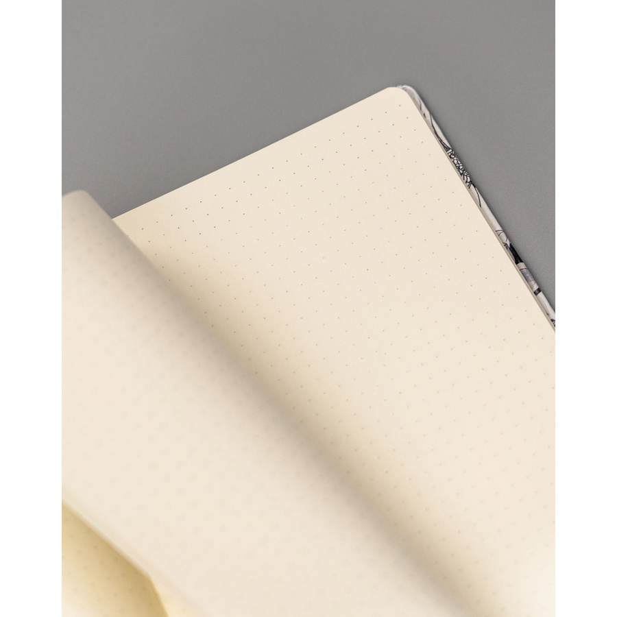 Notes A5 zadrukowany w kropki i wyposażony w gumkę zamykającą - Peterson