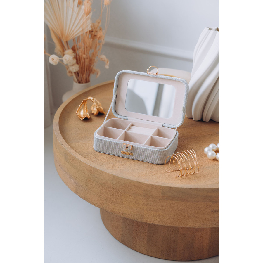 Pojemna, elegancka szkatułka w srebrnym kolorze zamykana kluczykiem - Peterson