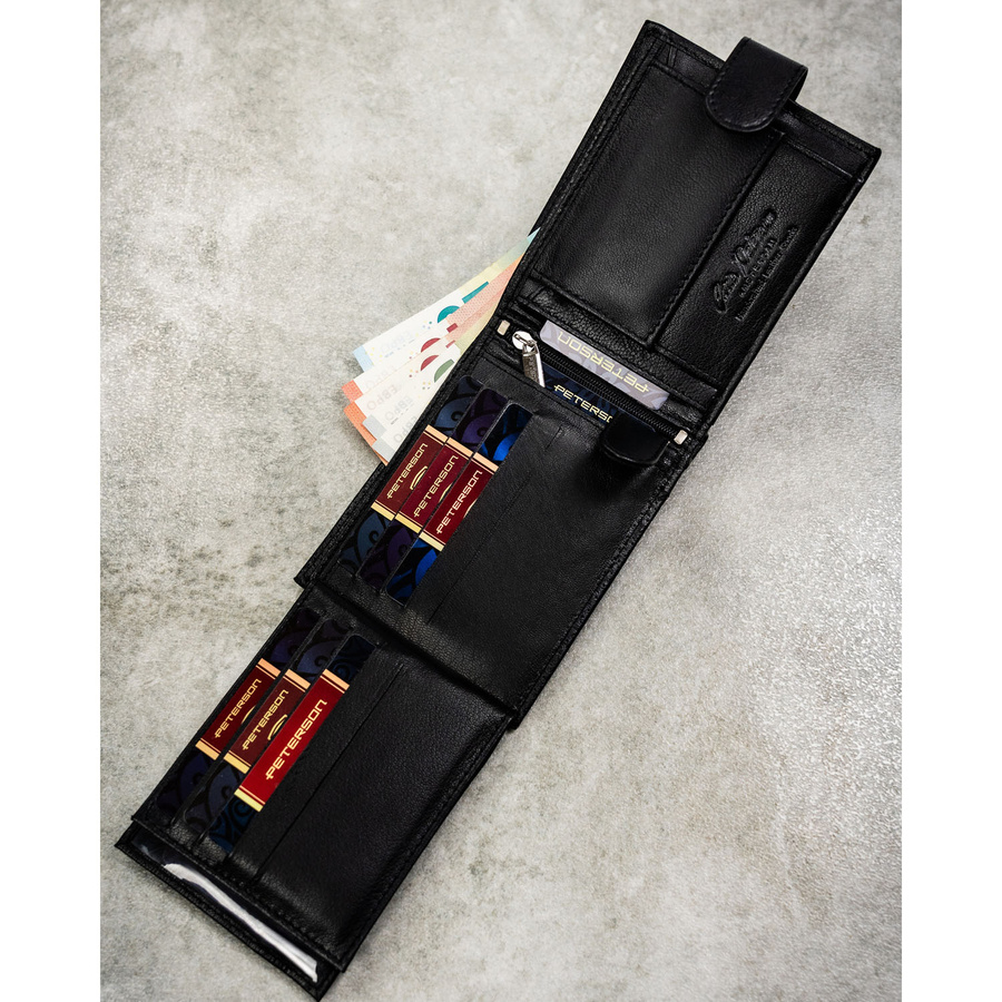 Zestaw prezentowy: skórzany portfel męski w czarnym kolorze zapinany zatrzaskiem i czarny pasek ze skóry ekologicznej - Peterson