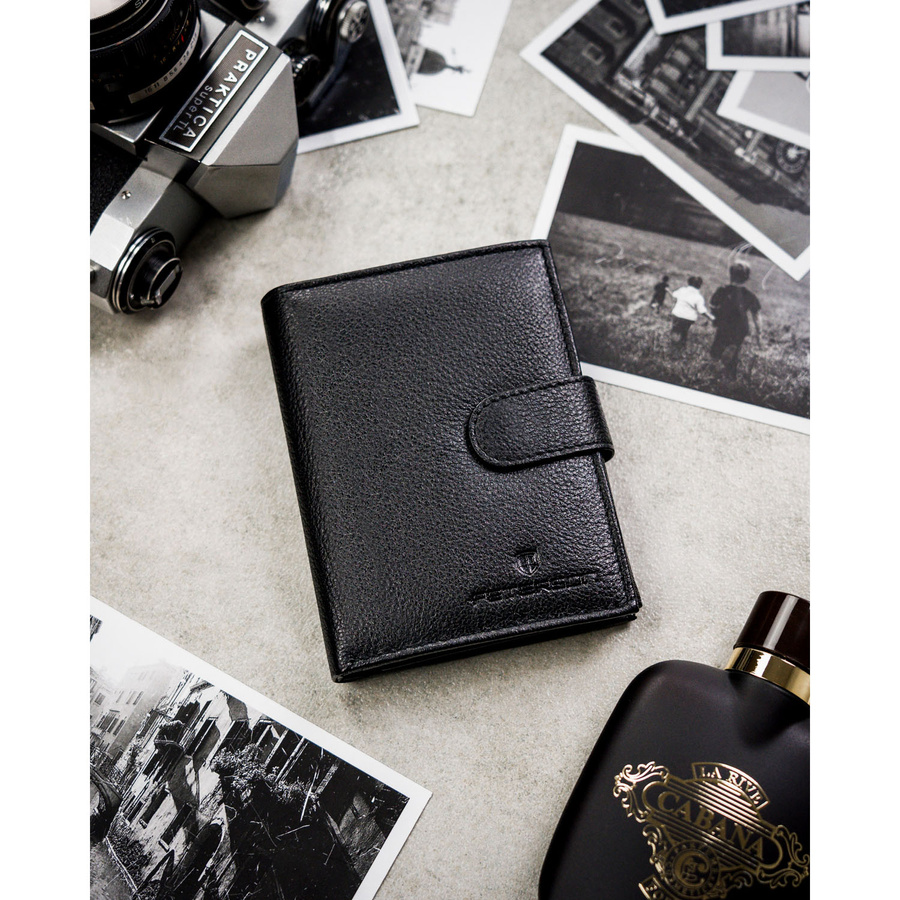 Zestaw prezentowy: skórzany, pionowy portfel męski w czarnym kolorze z systemem RFID i pasek ze skóry ekologicznej - Peterson