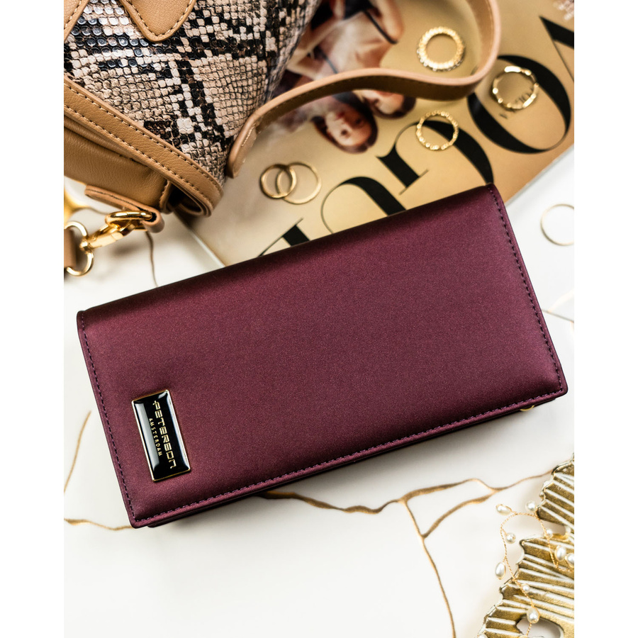 Portfel damski ze skóry naturalnej i ekologicznej w fioletowym kolorze zamykany na magnes i suwak - Peterson