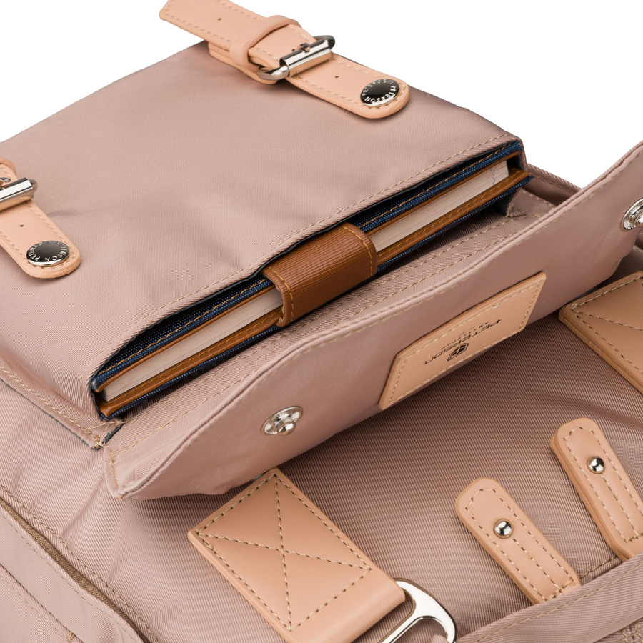 Beżowy, duży plecak damski wykonany z poliestru i skóry ekologicznej - Peterson