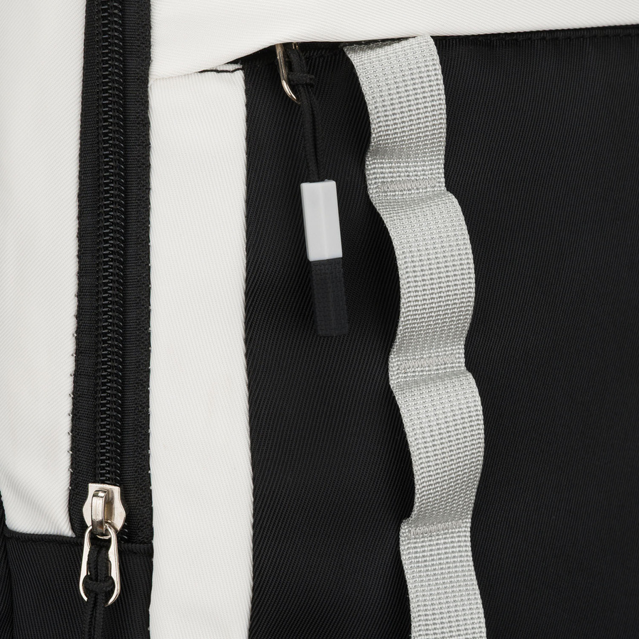 Białoczarny plecak szkolny z poliestru z poręczną dodatkową saszetką - Peterson