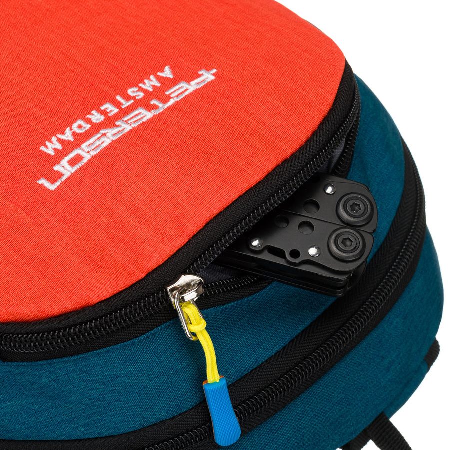 Turystyczny plecak w granatowo-pomarańczowym kolorze zamykany suwakiem - Peterson