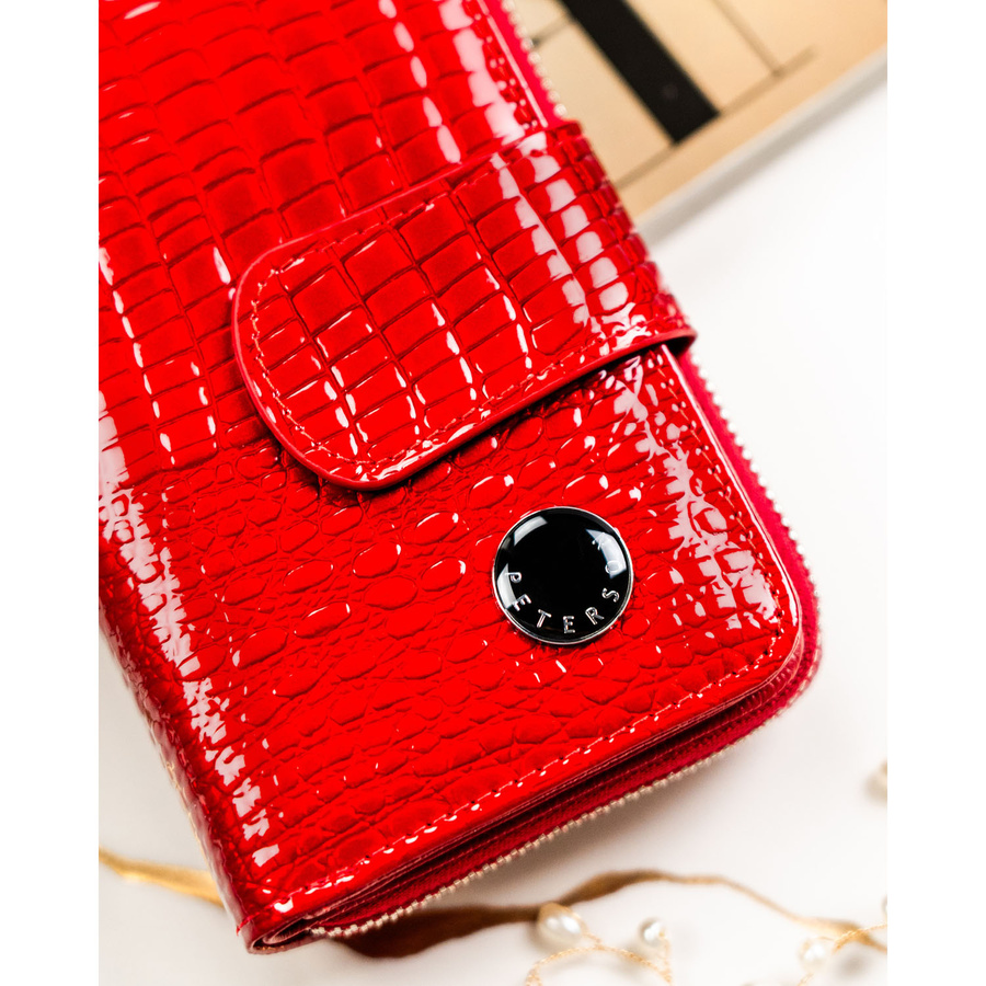 Czerwony portfel damski ze skóry naturalnej zamykany na suwak i zatrzask - Peterson