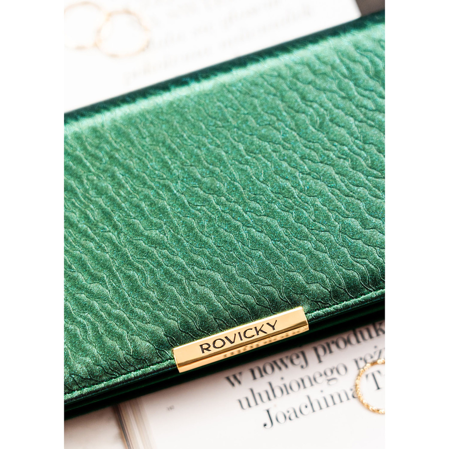 Portfel damski ze skóry ekologicznej w zielonym kolorze, wyposażony w system RFID - Rovicky
