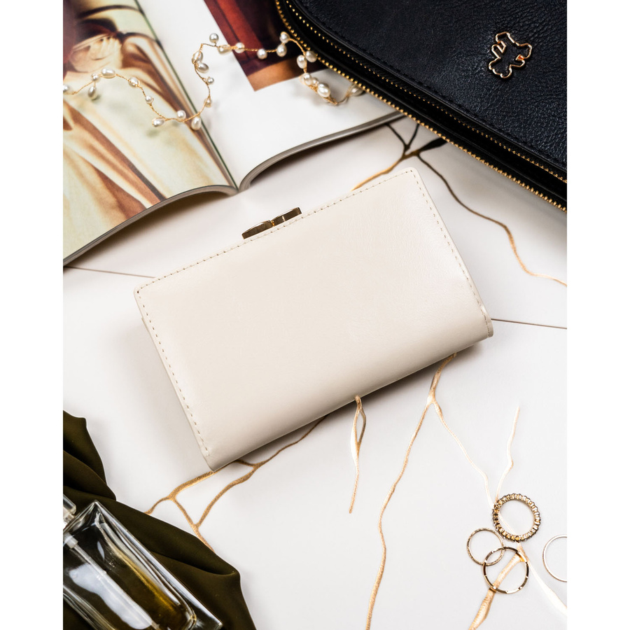 Portfel damski wykonany ze skóry naturalnej i ekologicznej wyposażony w system RFID - Peterson