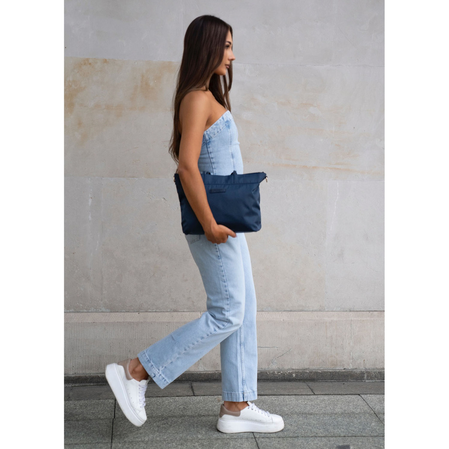 Shopperka damska w granatowym kolorze zamykana klipsem magnetycznym - Peterson