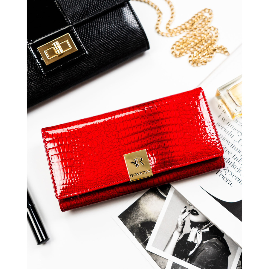 Lakierowany portfel damski ze skóry naturalnej w czerwonym kolorze zamykany na zatrzask - Rovicky