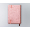 Różowy notes w formacie A6 zadrukowany w kropki, wyposażony w gumkę zamykającą - Peterson