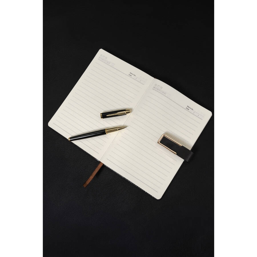Elegancki zestaw prezentowy: czarny notes A5 i długopis z czarnym wkładem - Peterson