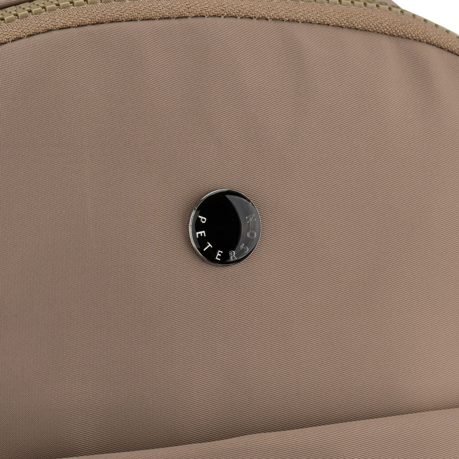 Beżowy plecak damski wykonany z poliestru, zawieszony na regulowanych szelkach - Peterson
