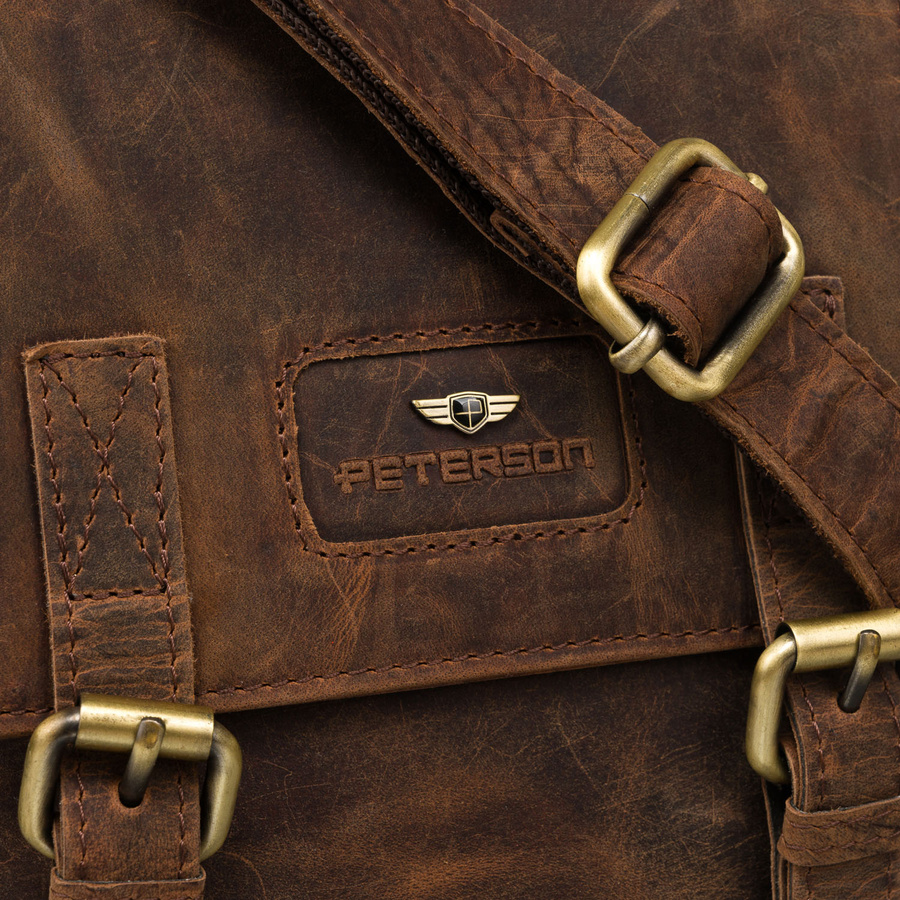 Skórzana listonoszka męska w brązowym kolorze zamykana suwakiem i zatrzaskami - Peterson